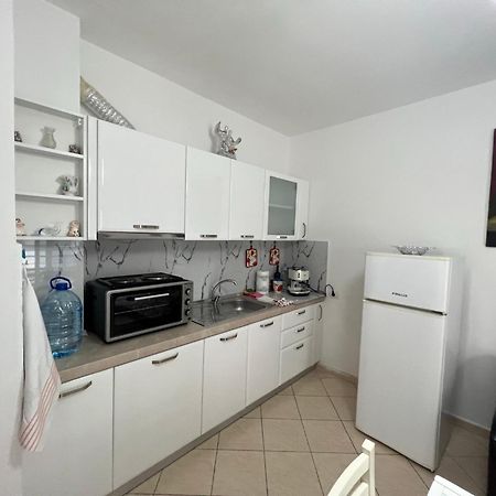 Vivi La Tua Vacanza Con L'Appartamento 1 Di Ervin! Enjoy Your Holiday With Ervin'S Apartment 1! Avlonya Dış mekan fotoğraf