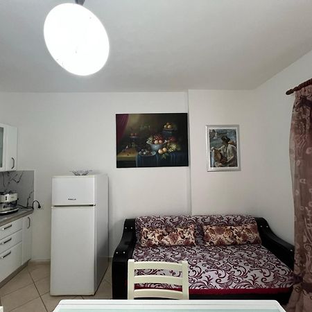Vivi La Tua Vacanza Con L'Appartamento 1 Di Ervin! Enjoy Your Holiday With Ervin'S Apartment 1! Avlonya Dış mekan fotoğraf