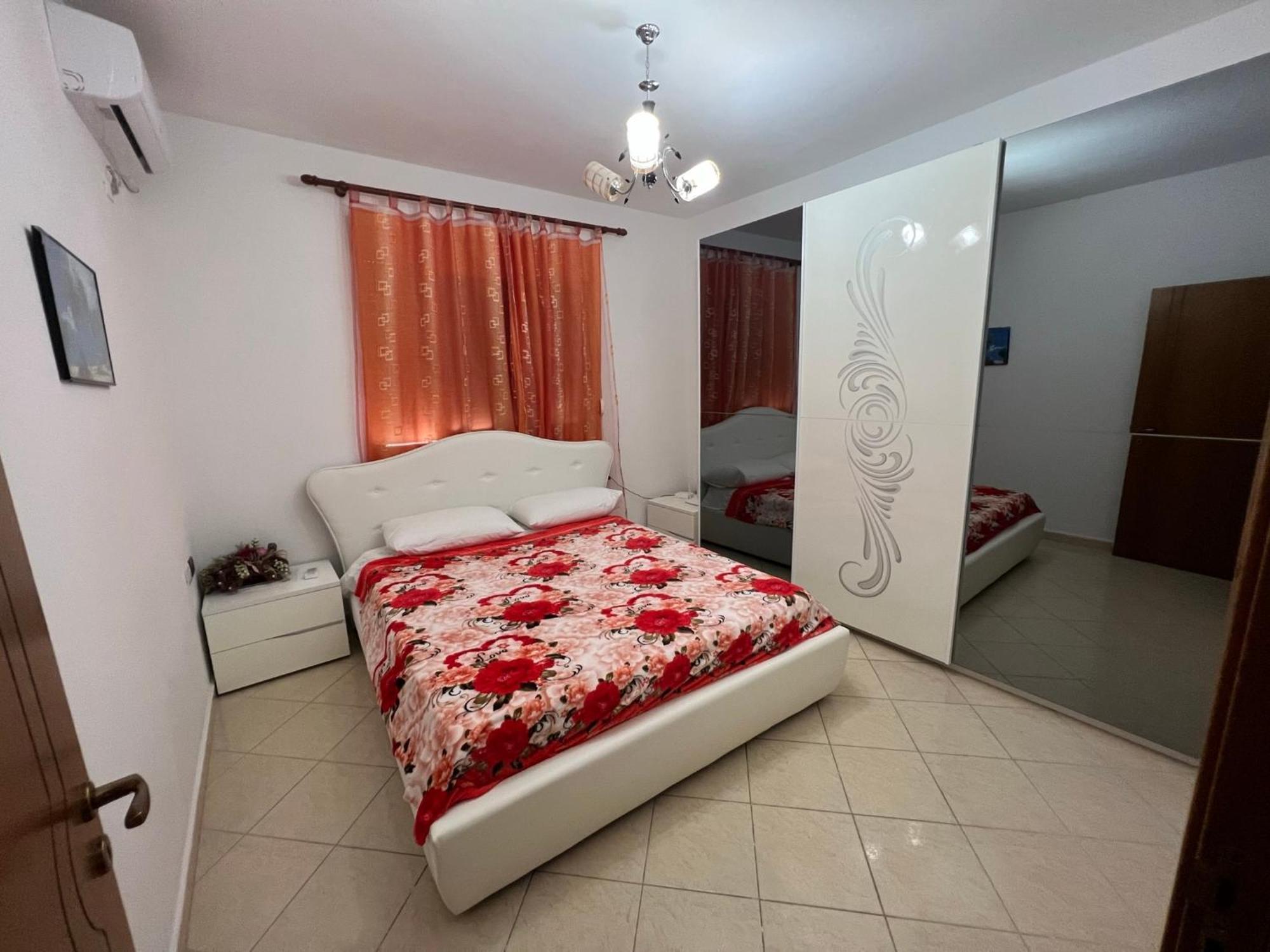 Vivi La Tua Vacanza Con L'Appartamento 1 Di Ervin! Enjoy Your Holiday With Ervin'S Apartment 1! Avlonya Dış mekan fotoğraf